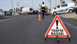 kuzey marmara otoyolunda otomobil kamyonete carpti 3 yarali ds2XHWuF.jpg
